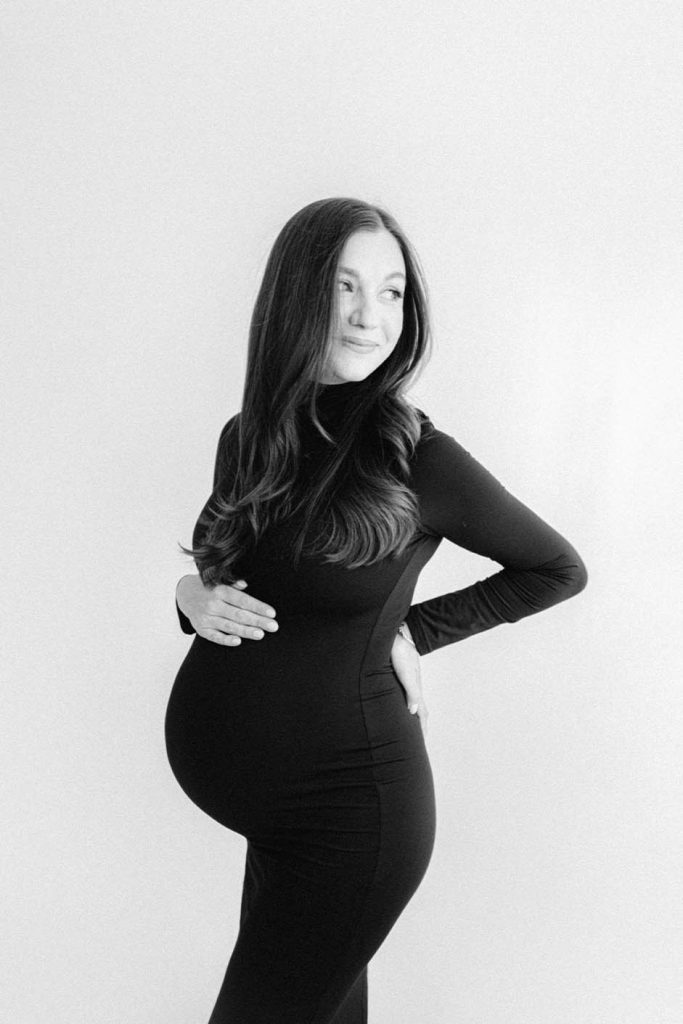 chicago-studio-maternity-black-dress